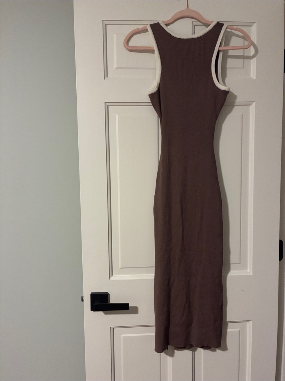 Quiet luxury Midi mocha dress - cut out sleeveless